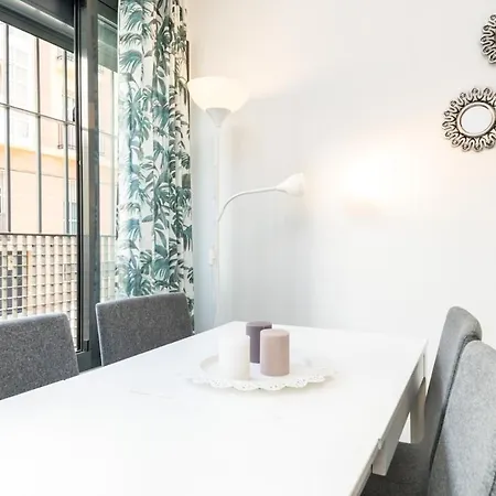 C54 - Homey 2 Bedroom In Town Málaga